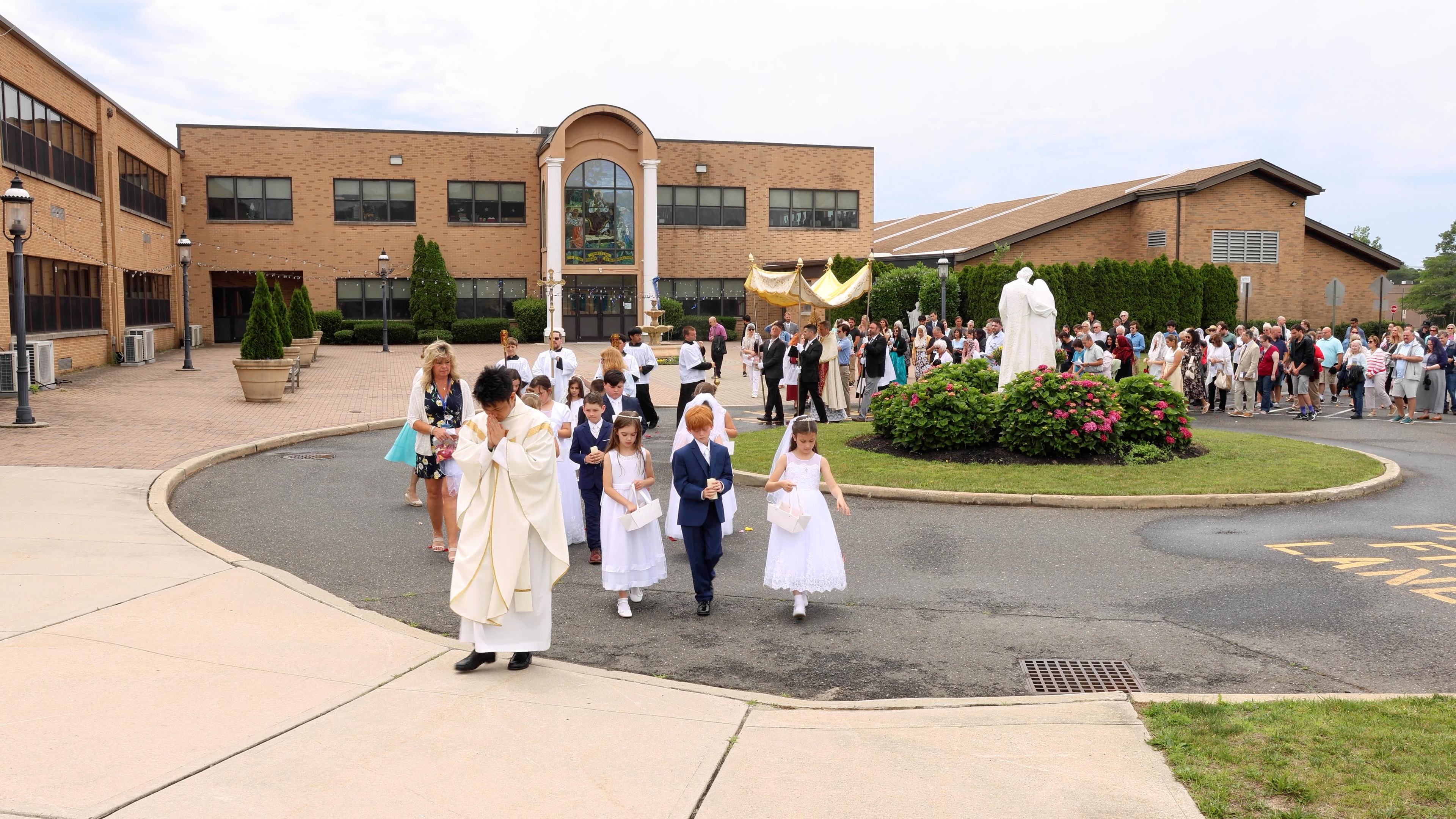 20250622_stdominic_corpus_christi_25.jpeg