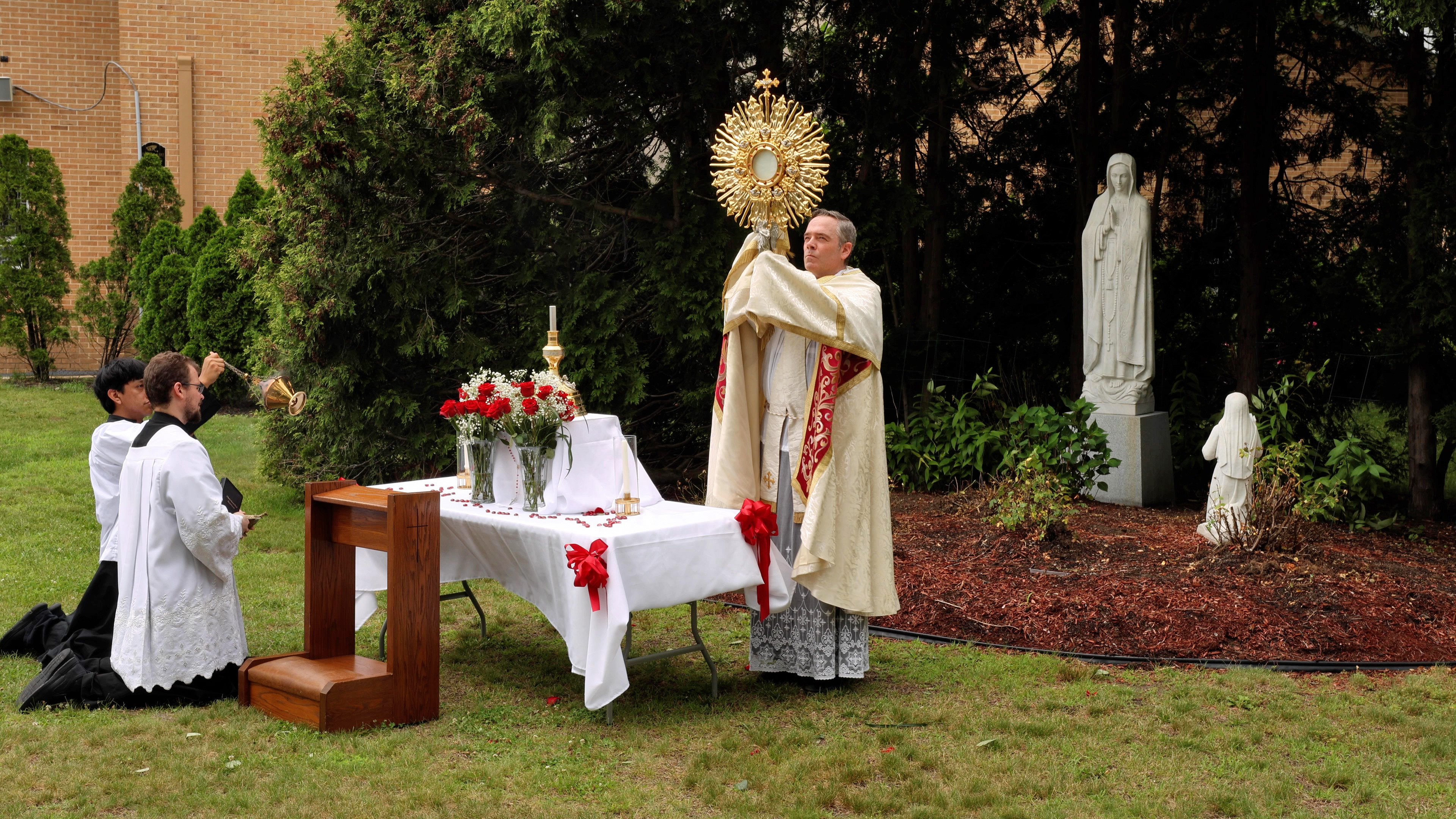 20250622_stdominic_corpus_christi_36.jpeg